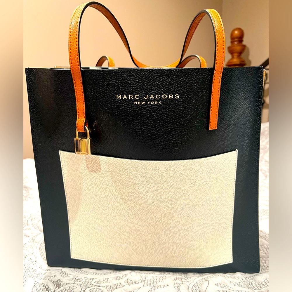 Marc Jacob’s black/tan/lettered interior. Gorgeous design.  Worn once.